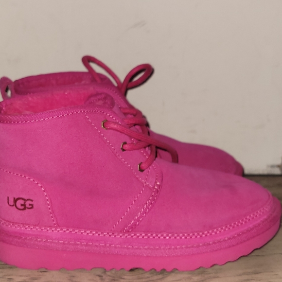 UGGS - Picture 2 of 2